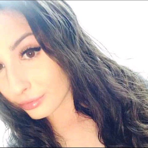 Meet your Posher, Samantha - Picture 1 of 2